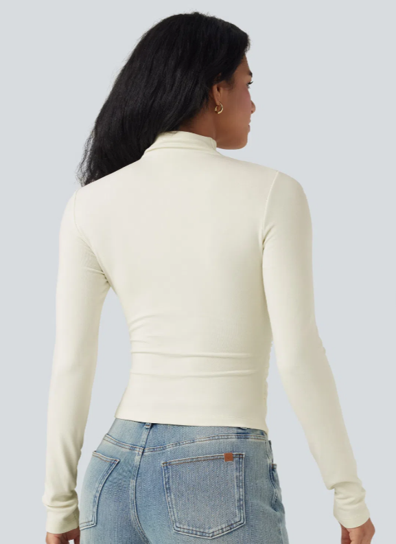 TOP DE CUELLO ALTO AJUSTADO