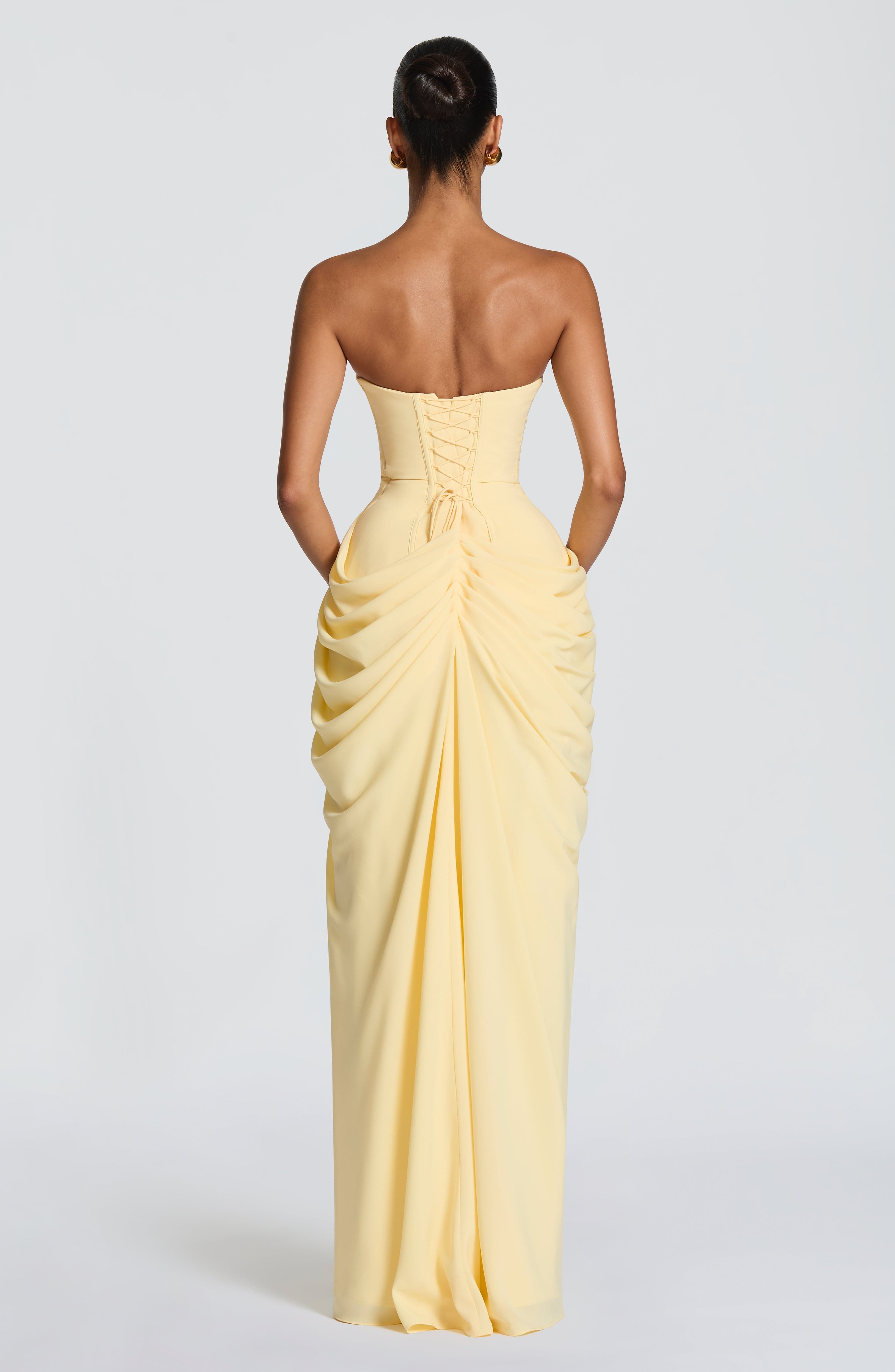 ANA | Vestido maxi elegante con drapeado y abertura alta