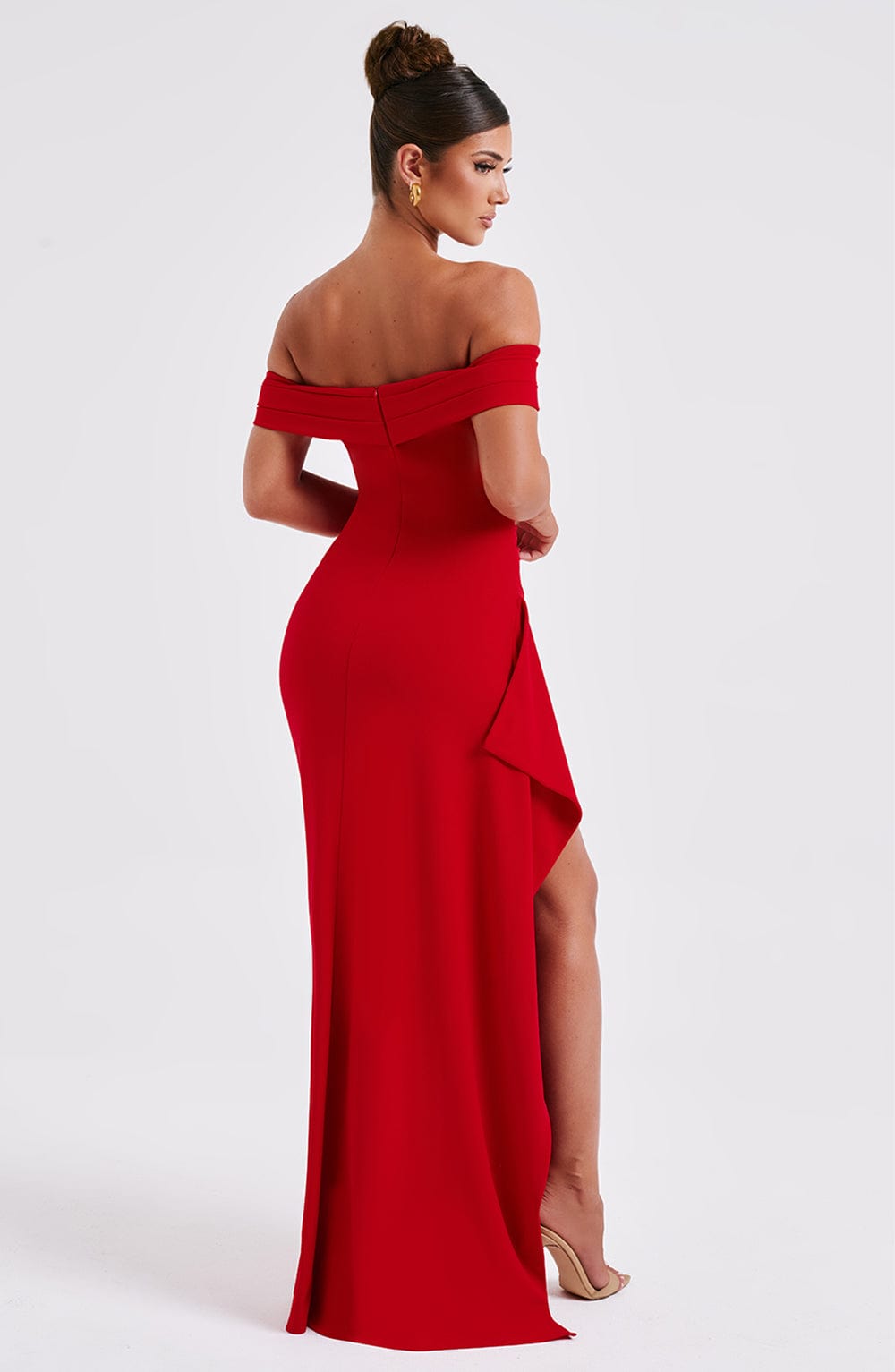 CLAUDIA | Vestido largo de satén con hombros descubiertos
