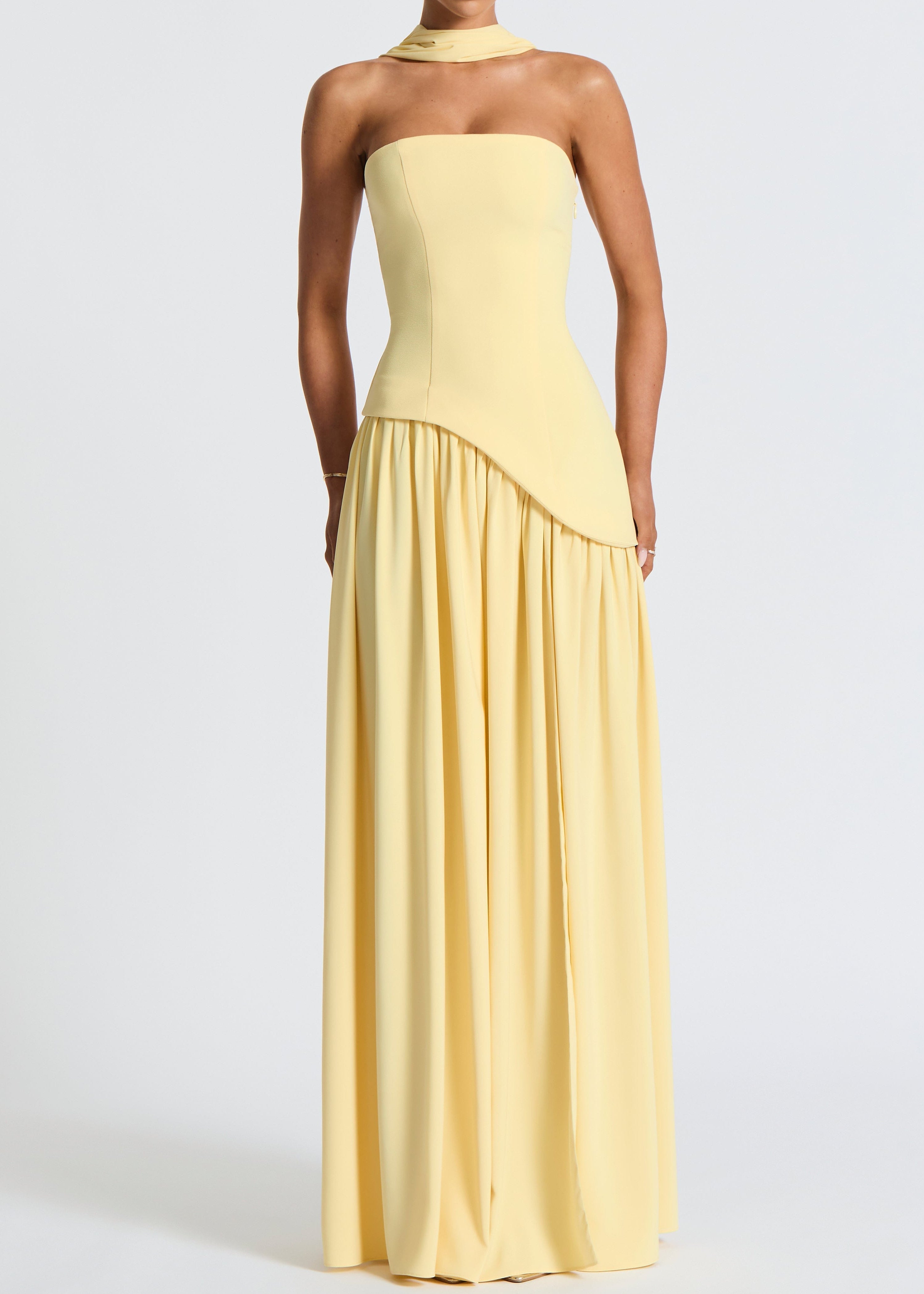 LINA | Vestido maxi sin tirantes con abertura alta
