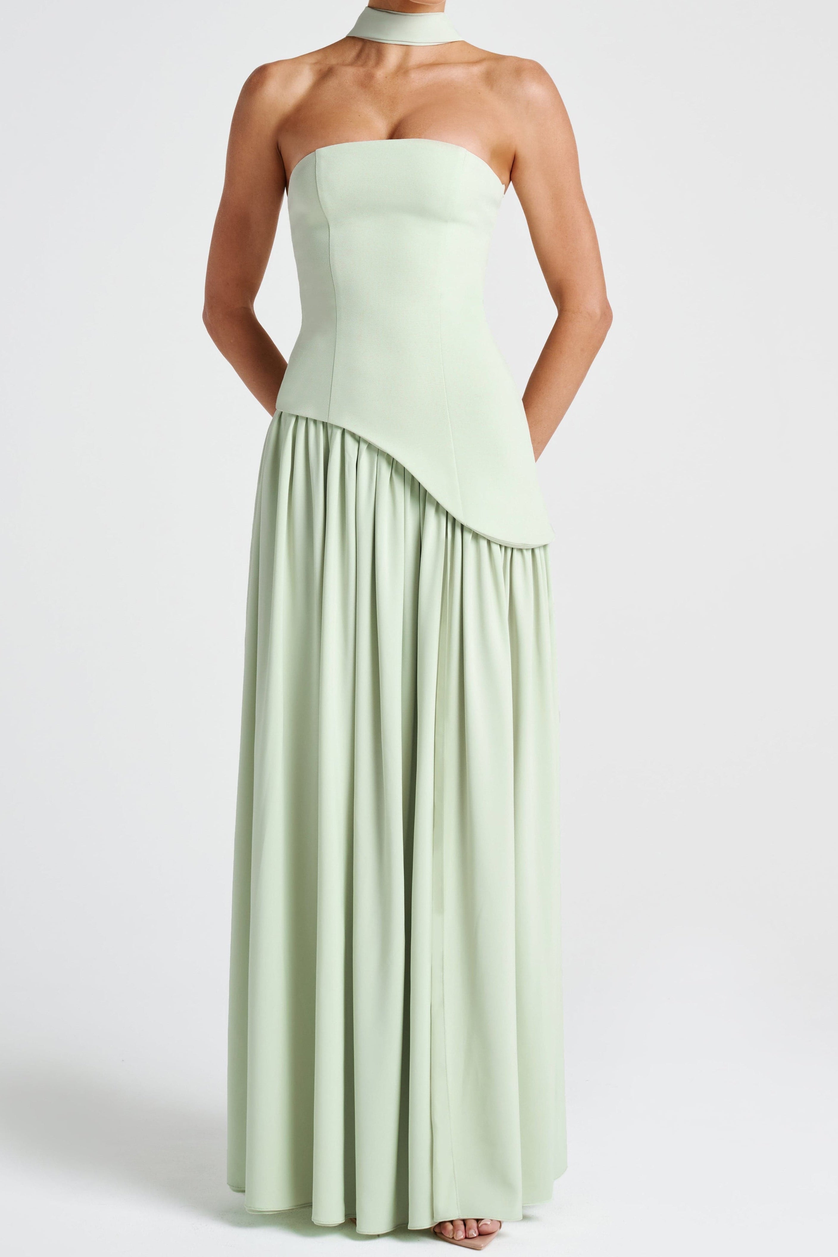 LINA | Vestido maxi sin tirantes con abertura alta