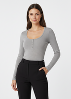 CAMISETA CON BOTONES PARA MUJER