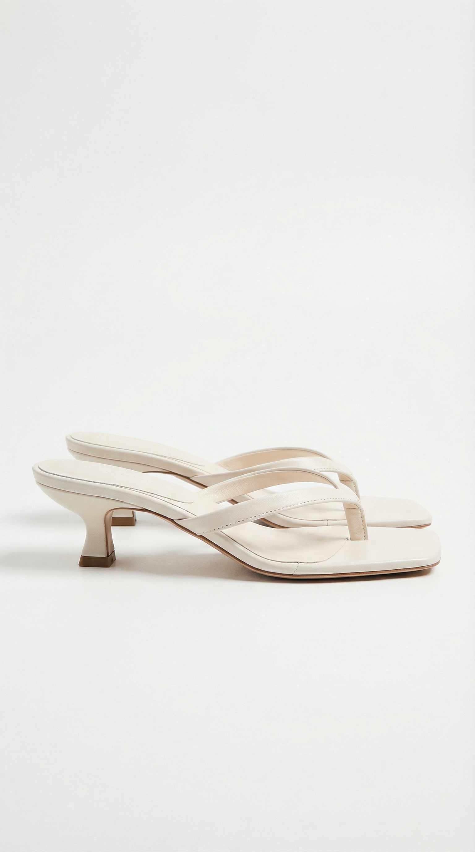 SANDALIAS DE DEDO CON TACÓN BAJO JESSICA