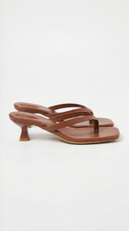 SANDALIAS DE DEDO CON TACÓN BAJO JESSICA