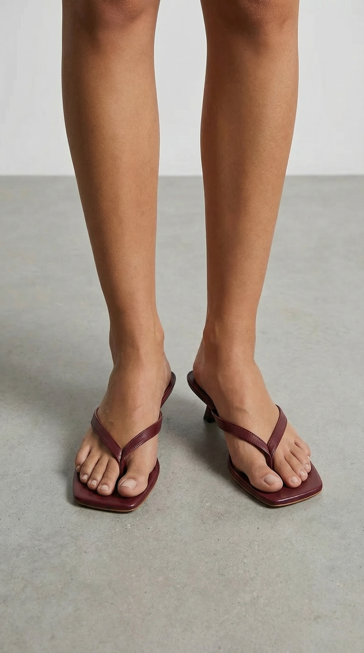 SANDALIAS DE DEDO CON TACÓN BAJO JESSICA